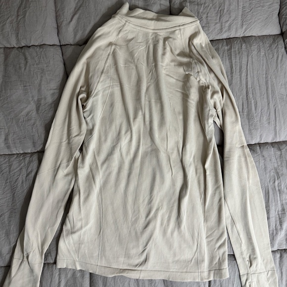 H&M sport long sleeve - Picture 3 of 3